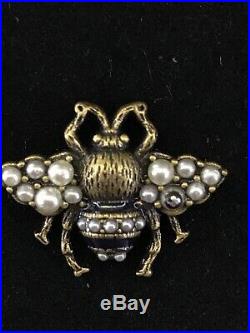 Signed GUCCI Classic Pearl Vintage Tone Stud Bee Earrings