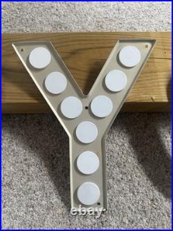 VINTAGE REFLECTING ROAD SIGN LETTERS Mid Century H O Y R T E E F K B